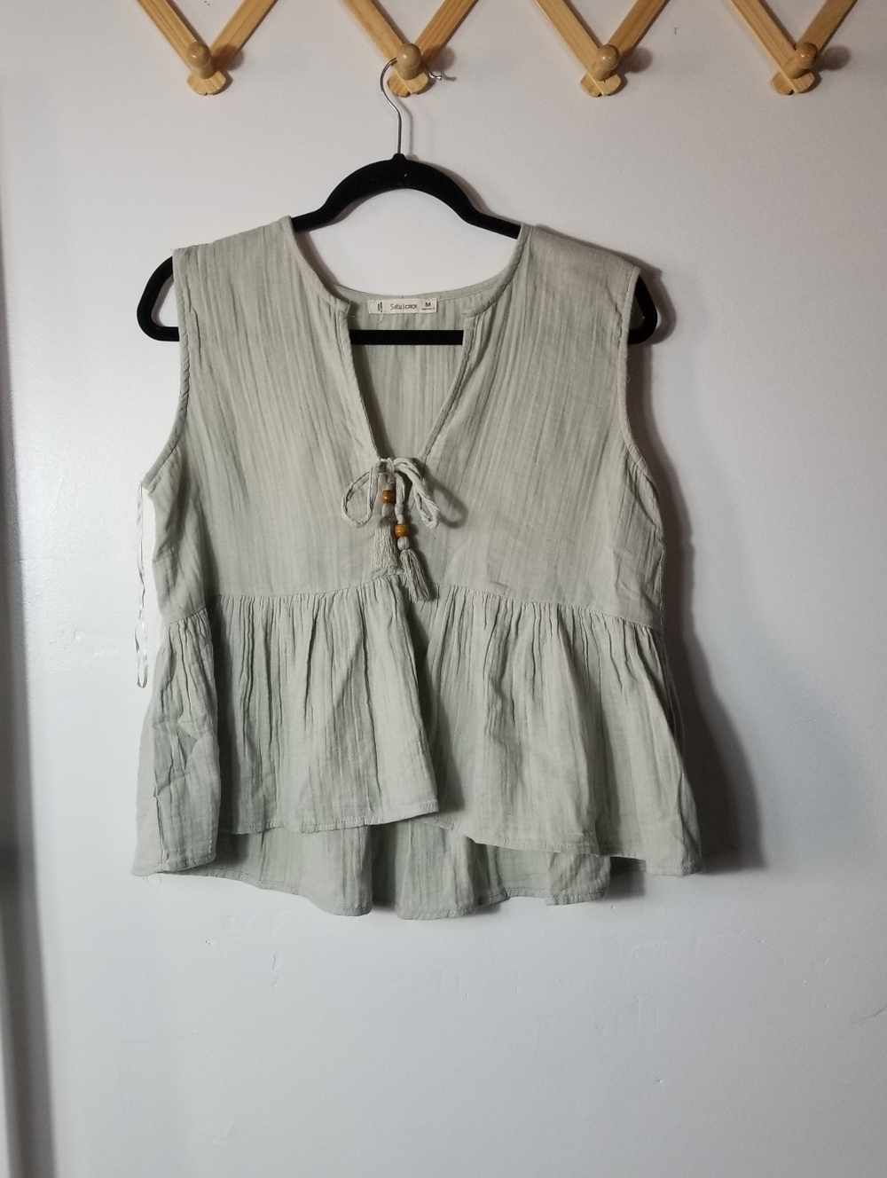 SALTY LEMON WOMEN'S LIGHT SAGE GREEN SLEEVELESS PEPLUM TIE-FRONT BLOUSE SIZE MED